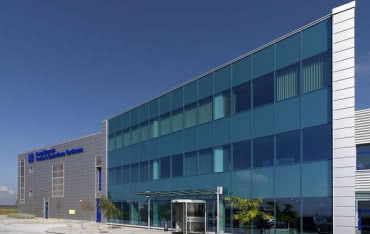 Szkło samoczyszczące dla budownictwa zystkuje na popularności