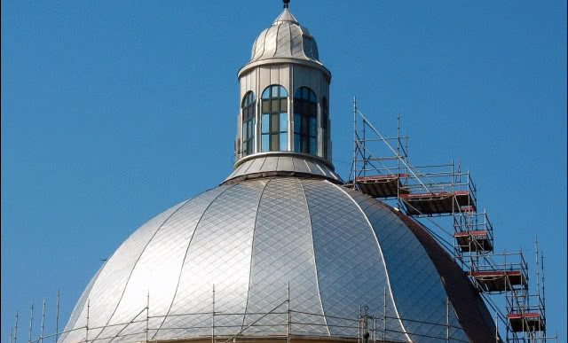 Pokrycia dachowe i elewacyjne ze stali nierdzewnej