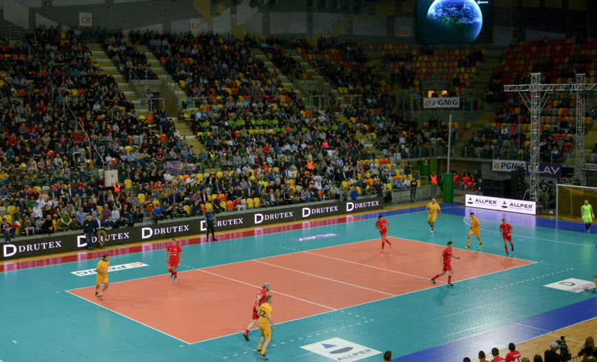 Drutex partnerem charytatywnego turnieju piłkarskiego "Świąteczne granie z Kubą"