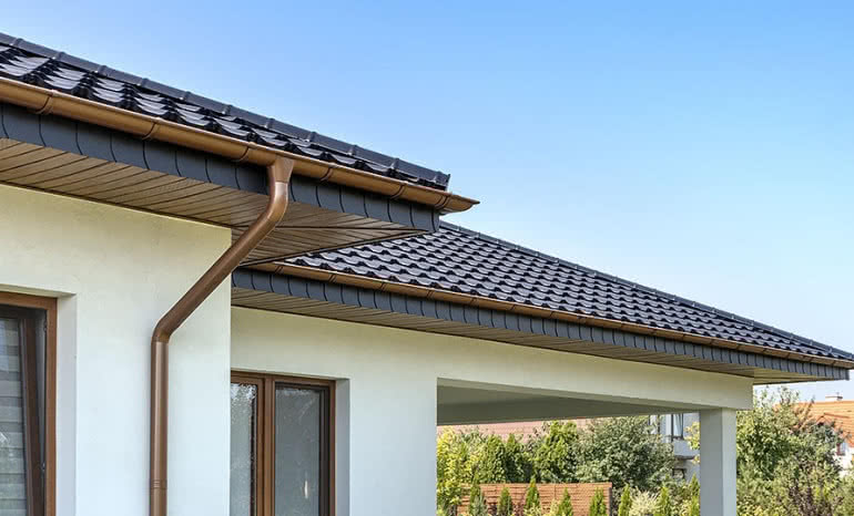 Zasady prawidłowego montażu systemu rynnowego 