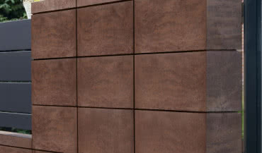 Nowoczesne ogrodzenie z dużych bloczków. Zalety, koszty i technologia budowy