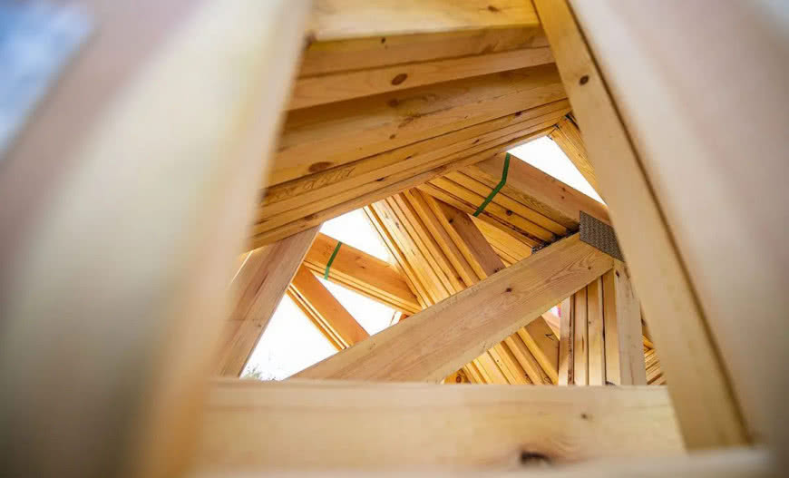 Wiązary dachowe drewniane: cena, zalety i wady. Co musisz wiedzieć przed wyborem?
