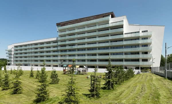 Szkło marki Pilkington w apartamentowcu Marina