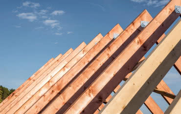 Więźba dachowa od A do Z: rodzaje, ceny, błędy, których musisz unikać