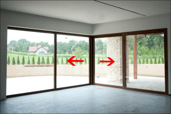 Drzwi przesuwne narożne z ruchomym słupkiem