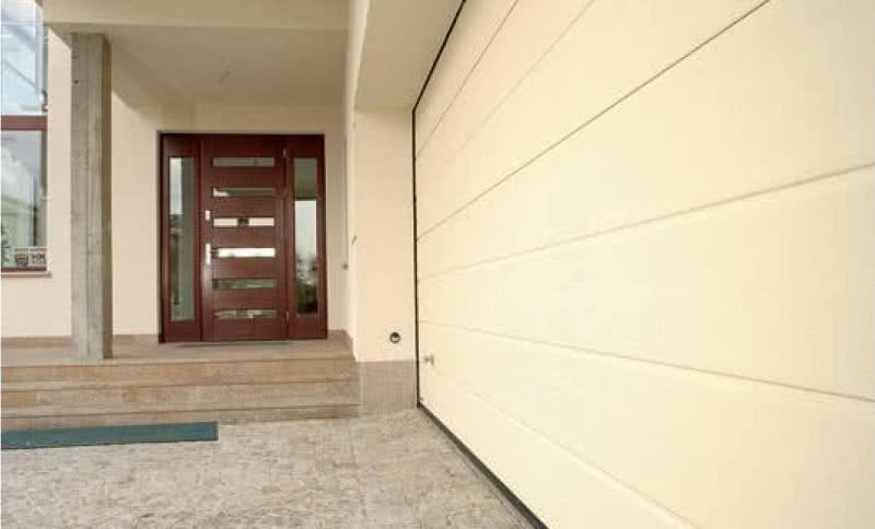 Bramy garażowe z napędem - rodzaje, montaż i konserwacja