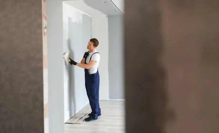 Farba akrylowa vs lateksowa – którą lepiej wybrać do kuchni, a którą do salonu?