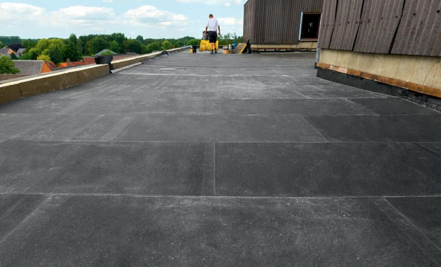 Izolacja dachu płaskiego płytami Recticel 