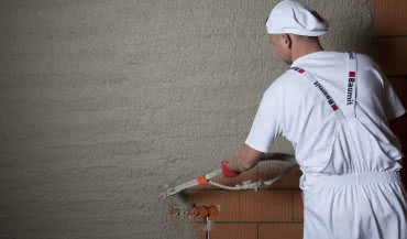 Jak tynkować ściany tynkami cementowo-wapiennymi?
