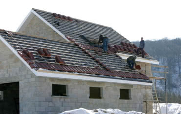 Kryteria doboru i zasady montażu pokryć dachowych