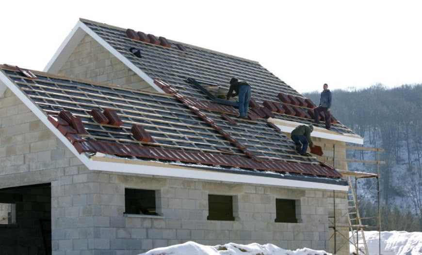Kryteria doboru i zasady montażu pokryć dachowych