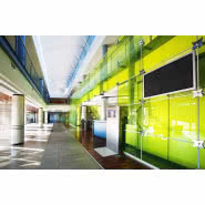 Kolorowe szkło Colorimo w obiektach użyteczności publicznej