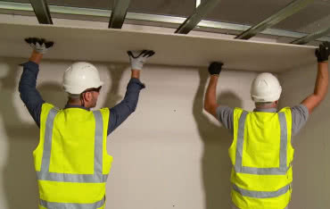 Sufit podwieszany - dekoracyjne i funkcjonalne pokrycie stropu