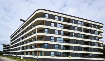 Nietypowe wyzwania budowlane: elastyczny klinkier i inne materiały do zadań specjalnych