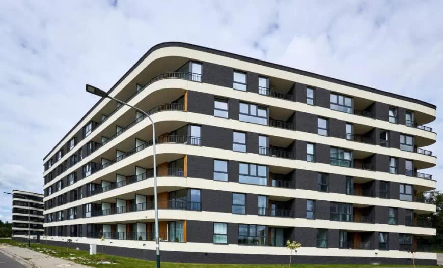 Nietypowe wyzwania budowlane: elastyczny klinkier i inne materiały do zadań specjalnych