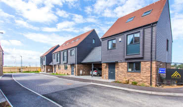 Osiedle mieszkaniowe w Margate z oknami dachowymi Keylite