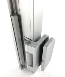 Aluminiowe ościeżnice do drzwi szklanych ze zintegrowanymi zawiasami - System CGLASS OFFICE