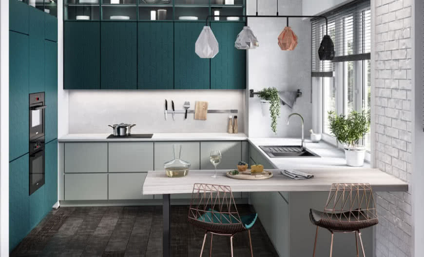 Kolorowa aranżacja kuchenna z bateriami firmy Ferro