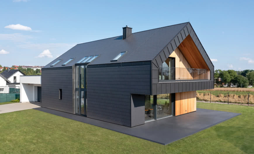 Nowoczesny dach z charakterem – postaw na okna GREENVIEW w kolorze antracyt