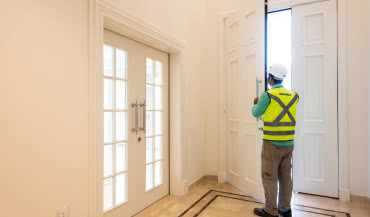 Znaczenie regularnego serwisu drzwi przeciwpożarowych