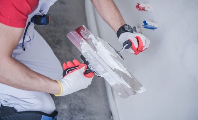 Gips szpachlowy a gładź gipsowa - różnice i zastosowania