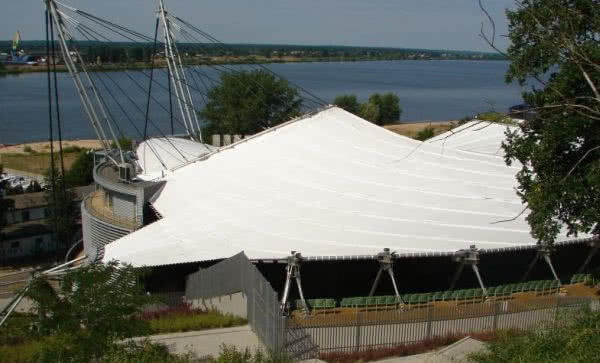 Przeciekający dach płockiego amfiteatru