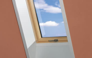W co wyposażyć okna dachowe?