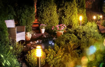 Oświetlenie zewnętrzne domu - na jakie kwestie warto zwrócić uwagę?