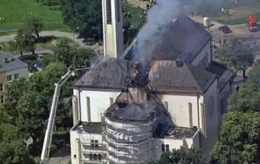 Pożar dachu kościoła w Warszawie