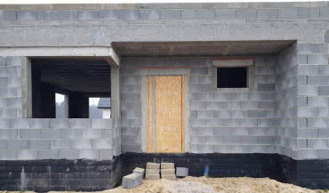 Buduj solidnie z Leca® BLOK. Odkryj zalety keramzytobetonu