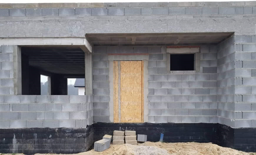 Buduj solidnie z Leca® BLOK. Odkryj zalety keramzytobetonu