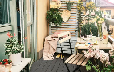 Przemalowanie krzeseł na kolory lata  - przykładowe aranżacje