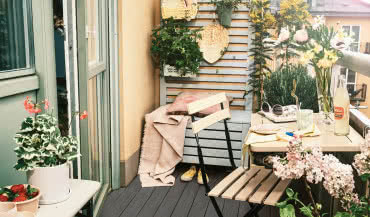 Przemalowanie krzeseł na kolory lata  - przykładowe aranżacje