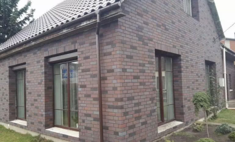 Jak samodzielnie stworzyć ceglaną ścianę? Poradnik ELABRICK