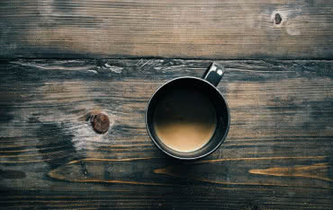 Deski warstwowe czy lite drewno? Jaką podłogę wybrać?