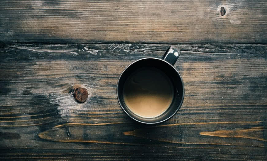 Deski warstwowe czy lite drewno? Jaką podłogę wybrać?