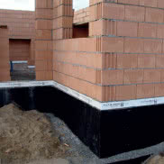 Pustak cokołowy ISOMUR® Plus w różnych rozwiązaniach