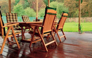 Malowanie drewna - emalia czy lakierobejca?