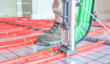 Jak prawidłowo wykonać montaż ogrzewania podłogowego? Poradnik praktyka
