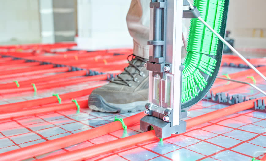 Jak prawidłowo wykonać montaż ogrzewania podłogowego? Poradnik praktyka