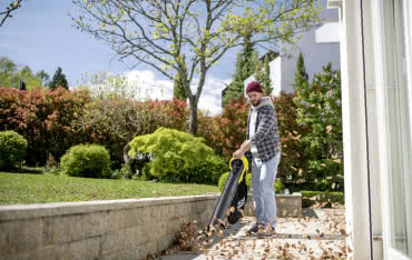 Jaki odkurzacz do zbierania liści wybrać?