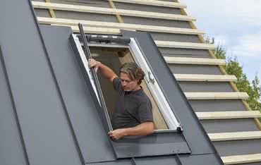 Nowość! Kołnierz Velux EDQ do montażu okien w dachach krytych blachą na rąbek