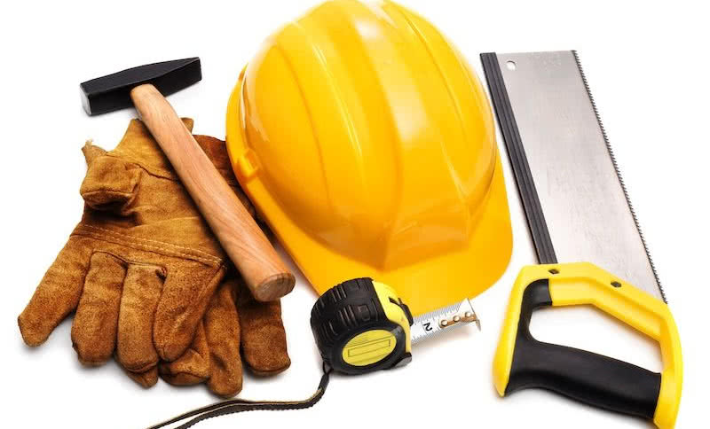 Jak wybierać materiały i narzędzia do budowy domu?