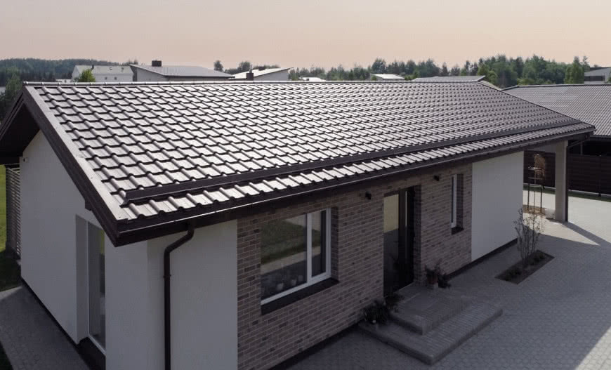 Ile trwa montaż pokrycia z blachy?