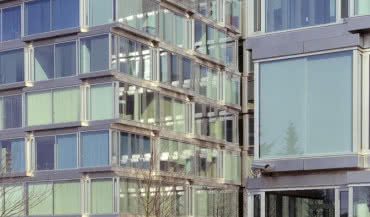 Przeciwsłoneczne szkło Pilkington Suncool™ Pro T hartowane przez niezależnych przetwórców szkła