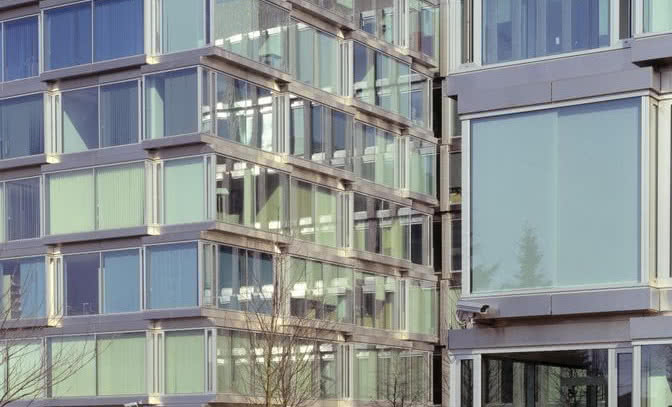 Przeciwsłoneczne szkło Pilkington Suncool™ Pro T hartowane przez niezależnych przetwórców szkła