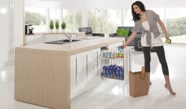 Łatwe otwieranie szafek dzięki systemom elektrycznego wspomagania