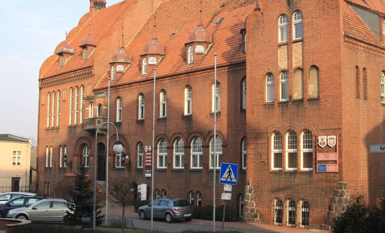 Starostwo w Czarnkowie oszczędza z oknami Capital