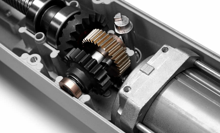 Napęd do bramy garażowej: łańcuchowy, śrubowy czy pasowy? Który wybrać?