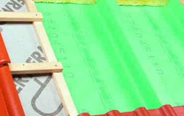 Rola folii paroizolacyjnej w funkcjonowaniu dachu